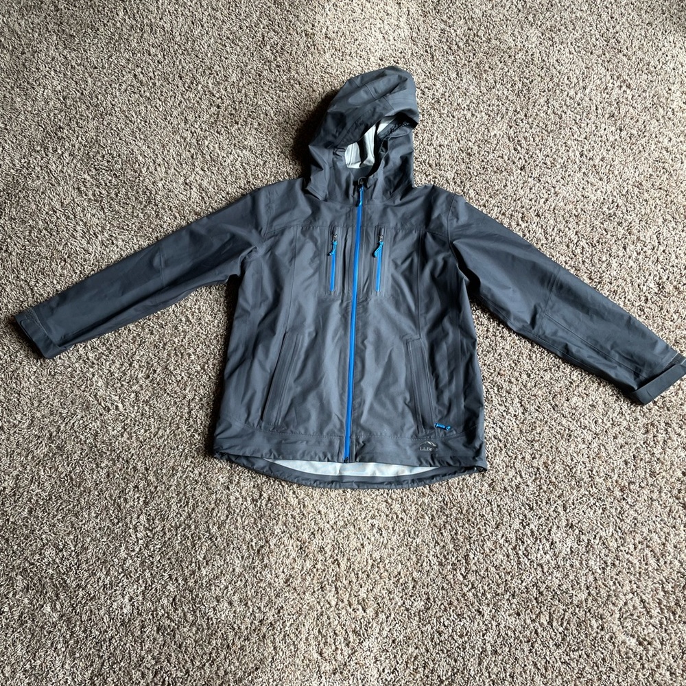 Boys LL Bean like new rain coat. Size XLg 18 gray/blue trim and zipper